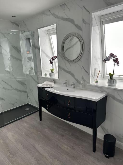 Cameron Coach House Modern Property In Murrayfield إدنبرة المظهر الخارجي الصورة